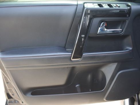 Used 2021 Toyota 4Runner Venture w/ Moonroof Package AWD/4WD image 10