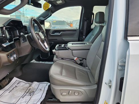 Used 2025 GMC Sierra 1500 SLT image 17