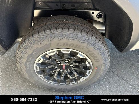 New 2026 GMC Canyon AT4 w/ Technology Plus Package AWD/4WD image 9