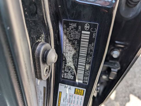 Used 2021 Toyota Prius LE image 25