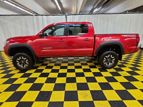 Used 2019 Toyota Tacoma TRD Off-Road w/ Technology Package image 6