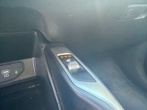 Certified 2024 Kia Sorento S w/ Panoramic Sunroof Package AWD/4WD image 9