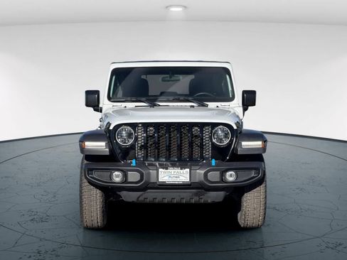 Used 2023 Jeep Wrangler Unlimited w/ Cold Weather Group image 10