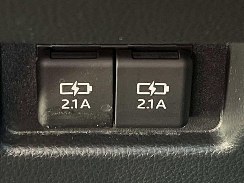 Used 2021 Toyota Venza LE image 19