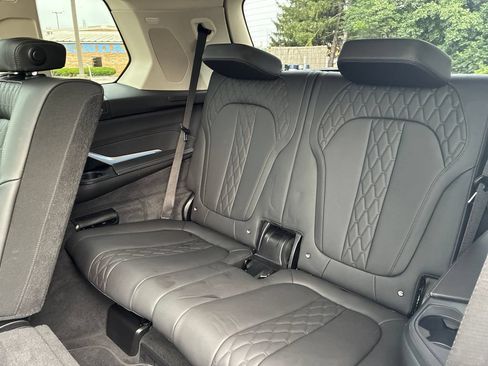 Used 2025 BMW X7 xDrive40i w/ Premium Package AWD/4WD image 22