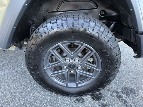 Used 2025 Jeep Wrangler Sport AWD/4WD image 18