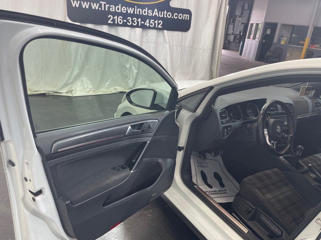 Used 2020 Volkswagen Golf 4-Door FWD image 18