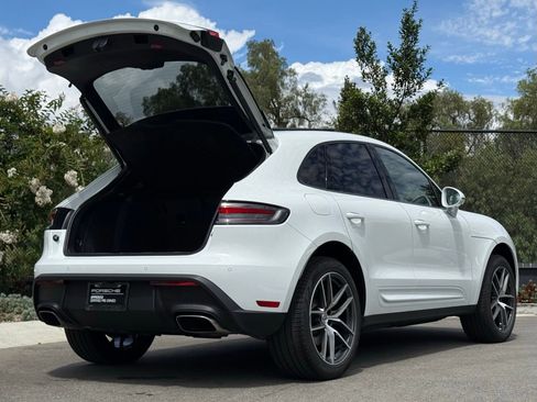 Certified 2025 Porsche Macan image 32