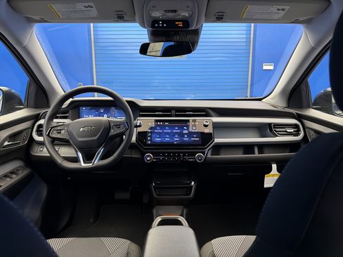 New 2027 Chevrolet Bolt LT w/ Comfort Package FWD image 27