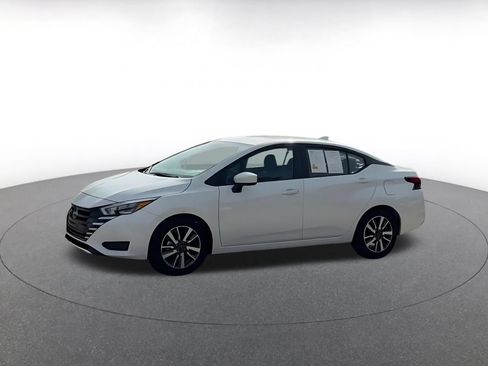 Used 2025 Nissan Versa SV FWD image 7
