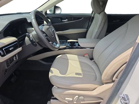 Used 2023 Lincoln Nautilus AWD w/ Premium Package image 11