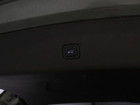 Used 2023 Chevrolet Traverse LT image 34