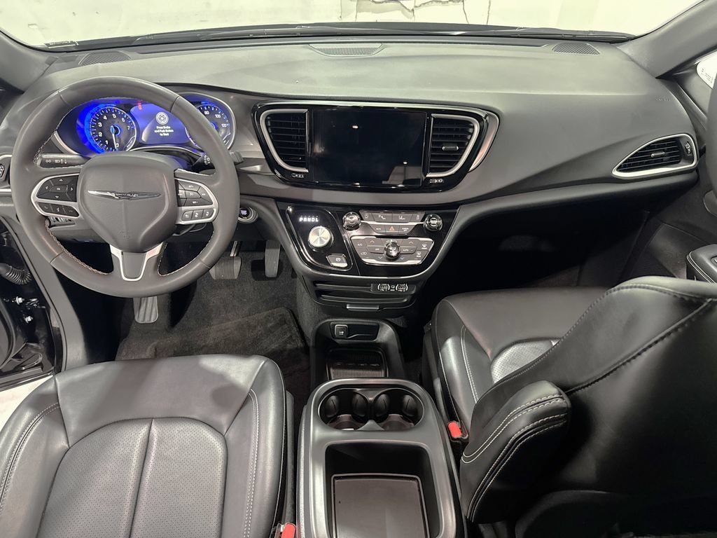 Used 2025 Chrysler Pacifica Select FWD image 29