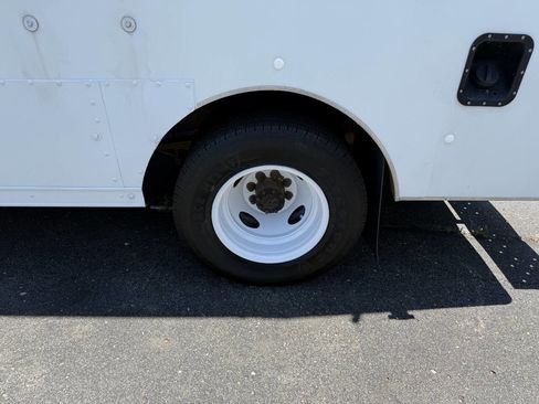 Used 2008 Ford E-350 and Econoline 350 Super Duty image 12