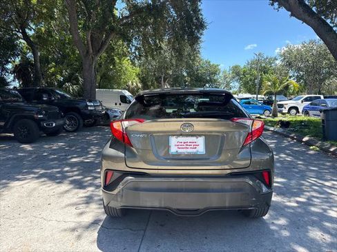 Used 2021 Toyota C-HR LE FWD image 8