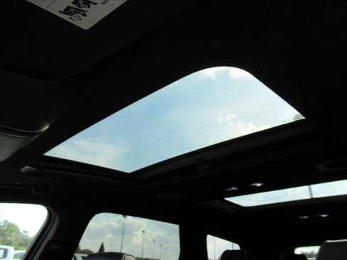 Used 2024 Buick Enclave Avenir w/ Avenir Technology Package image 25