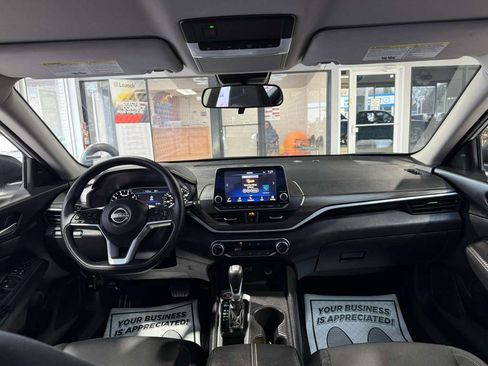 Used 2025 Nissan Altima 2.5 SV image 24