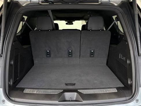 Used 2024 Chevrolet Suburban Z71 w/ Luxury Package image 5