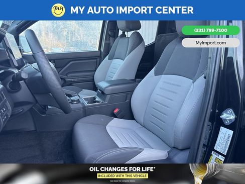 Used 2024 Toyota Tacoma TRD Sport w/ TRD Sport Upgrade Package image 9