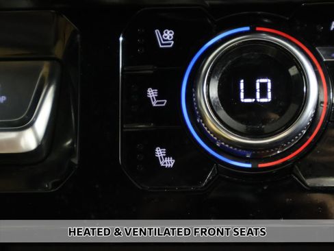 Used 2024 GMC Sierra 1500 AT4 w/ Technology Package AWD/4WD image 8