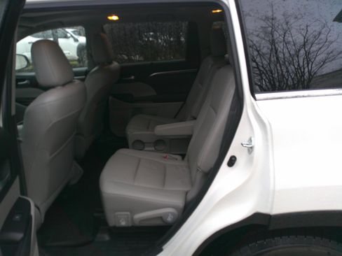 Used 2015 Toyota Highlander Limited Platinum image 41