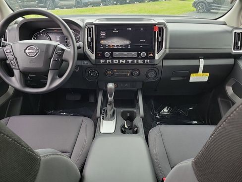 Used 2025 Nissan Frontier SV w/ Tow Package image 9
