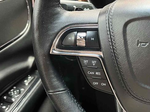 Used 2018 Lincoln Continental Premiere AWD/4WD image 11