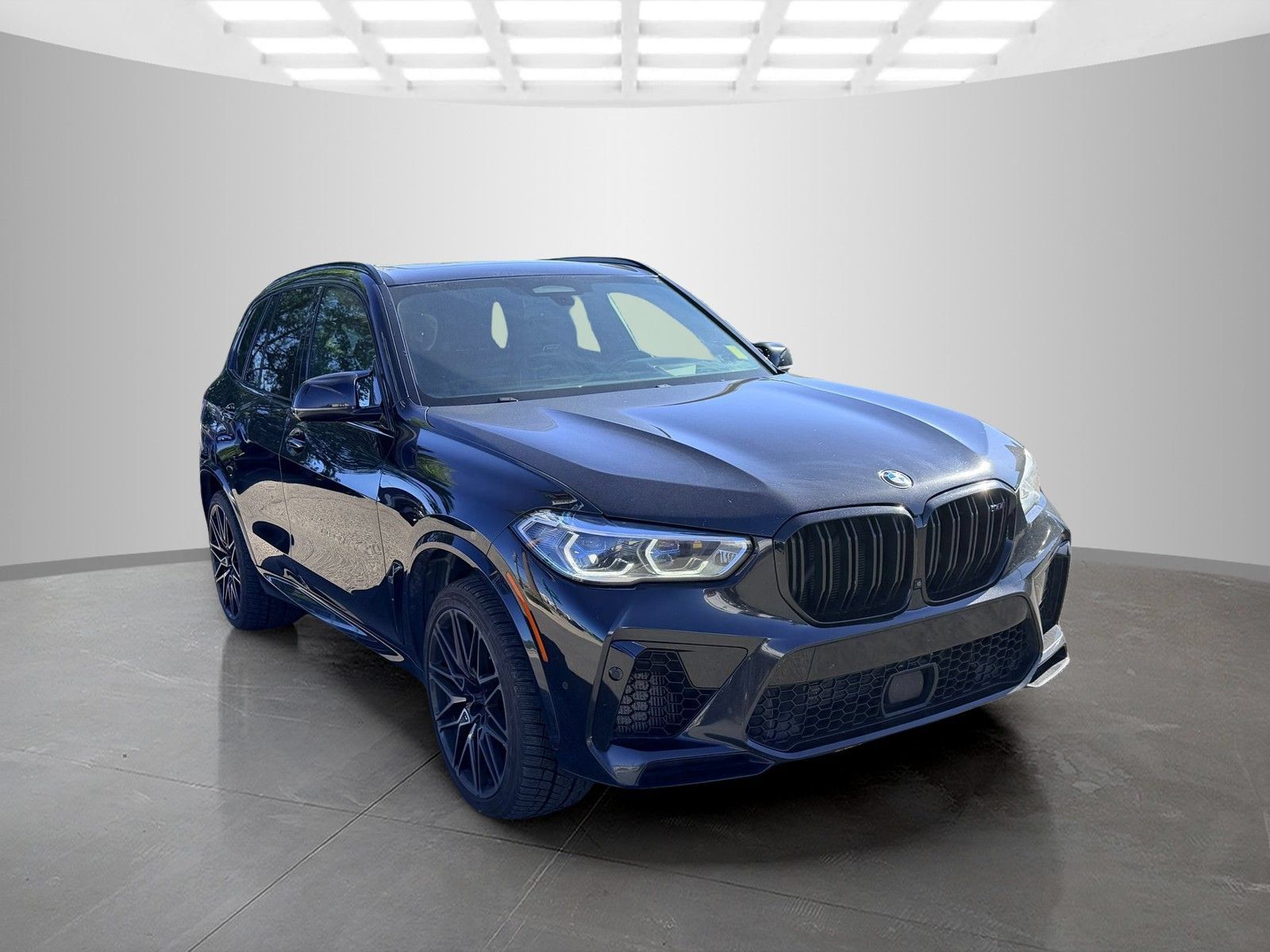 Used 2020 BMW X5 M Competition w/ Executive Package AWD/4WD image 3