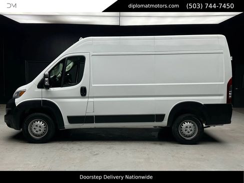 Used 2024 RAM ProMaster 2500 w/ Convenience Group image 4