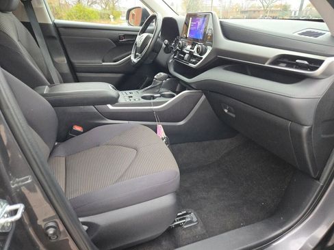 Used 2023 Toyota Highlander L image 7