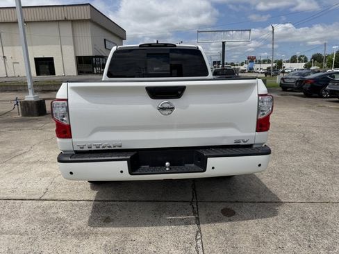 Used 2022 Nissan Titan SV RWD image 8