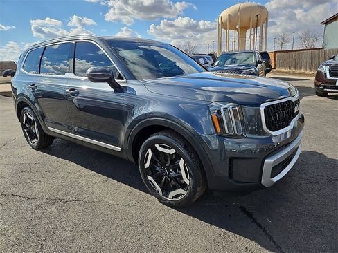 Used 2023 Kia Telluride EX w/ EX Captain's Chair Package image 10