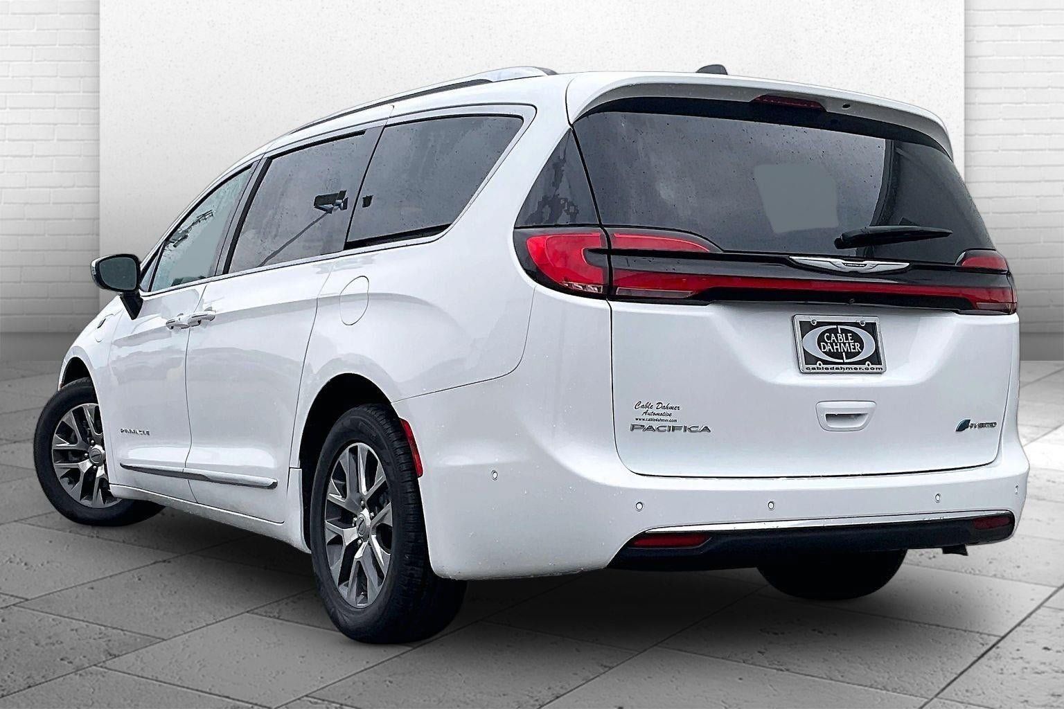 Used 2023 Chrysler Pacifica Pinnacle FWD image 11