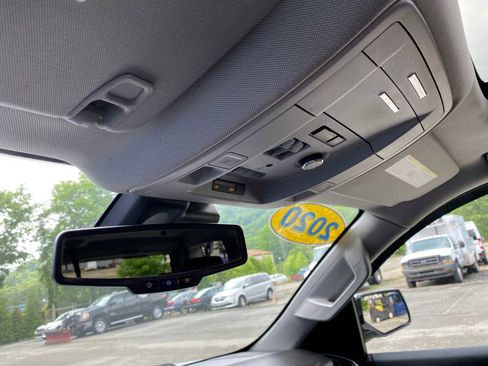 Used 2020 Chevrolet Suburban Premier w/ Premier Plus Edition image 28