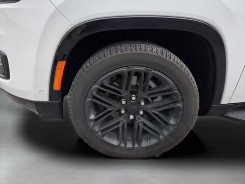 Used 2024 Jeep Wagoneer Series II image 27