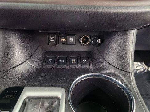 Used 2019 Toyota Highlander Plus AWD/4WD image 26