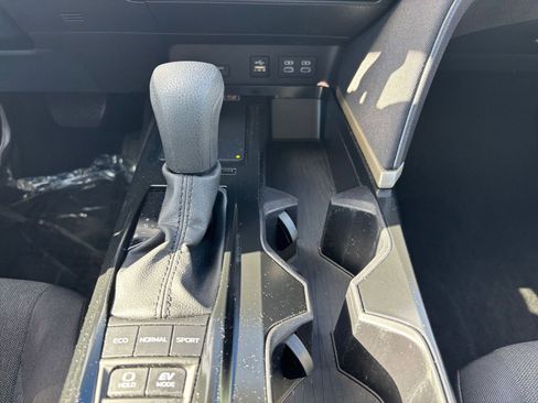 Used 2025 Toyota Camry LE image 40