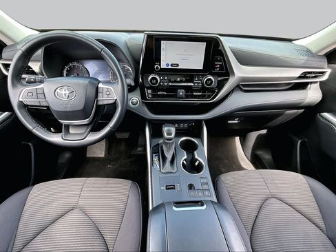 Used 2025 Toyota Highlander XLE FWD image 15
