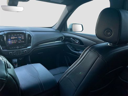 Used 2023 Chevrolet Traverse RS image 23