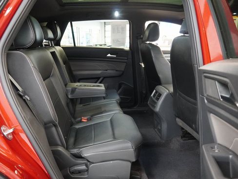 Used 2021 Volkswagen Atlas Cross Sport SE w/ Panoramic Sunroof Package image 30