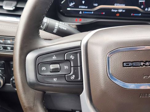 Used 2024 GMC Yukon XL Denali AWD/4WD image 19
