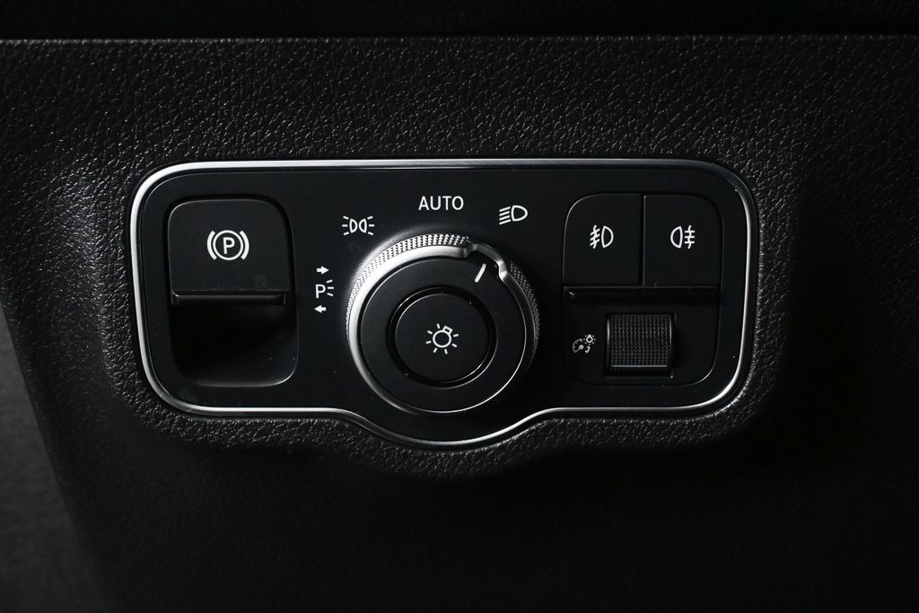 Certified 2023 Mercedes-Benz GLB 250 4MATIC image 9