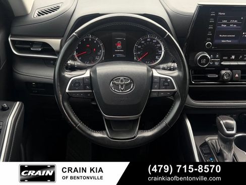 Used 2022 Toyota Highlander LE AWD/4WD image 13