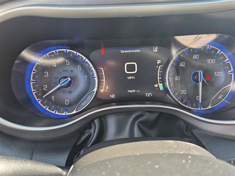 Used 2023 Chrysler Pacifica Touring-L FWD image 15