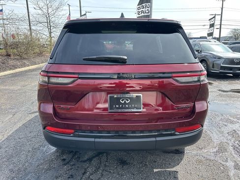 Used 2025 Jeep Grand Cherokee Limited w/ Black Appearance Package image 13