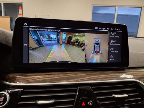 Used 2021 BMW 540i w/ Convenience Package image 26