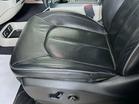 Used 2018 Chrysler Pacifica Limited w/ Tire & Wheel Group image 20