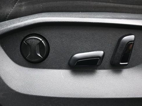 Used 2022 Volkswagen Tiguan SE FWD image 9