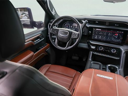 Used 2024 GMC Sierra 3500 Denali Ultimate image 23