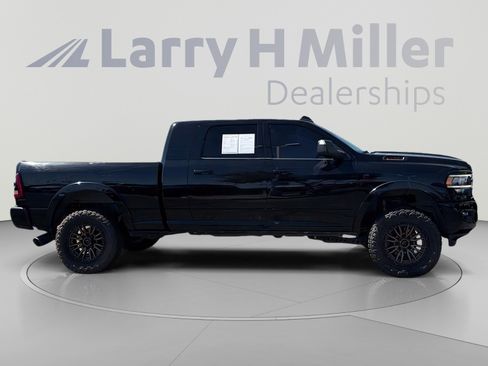 Used 2019 RAM 2500 Laramie w/ Black Appearance Package AWD/4WD image 5